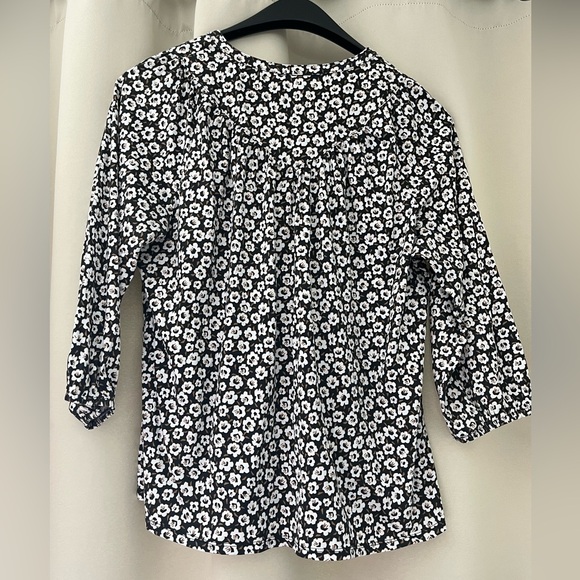 Croft and Barrow - Women’s Size Medium with 3/4 sleeves - gently used. - Picture 2 of 3
